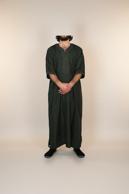 Khayr Thobes Men's traditional thobe robe in deep forest green, featuring tonal embroidery on the neckline and flowing sleeves.