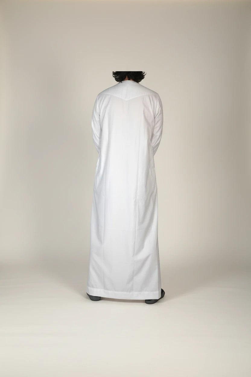 Khayr Thobes traditional white men's thobe made of cotton, featuring a classic design and long sleeves.